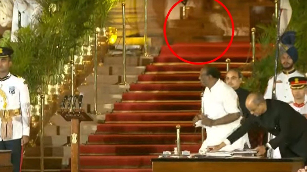 राष्ट्रपति भवन में चल रहा था शपथ ग्रहण कार्यक्रम, तब पीछे दिखा रहस्यमयी जानवर; दिल्ली पलिस ने दी अपनी सफाई