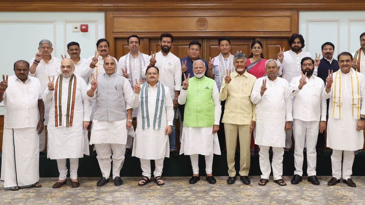 PM मोदी के शपथ लेते ही इन 71 नेताओं ने भी ली मंत्री पद की शपथ