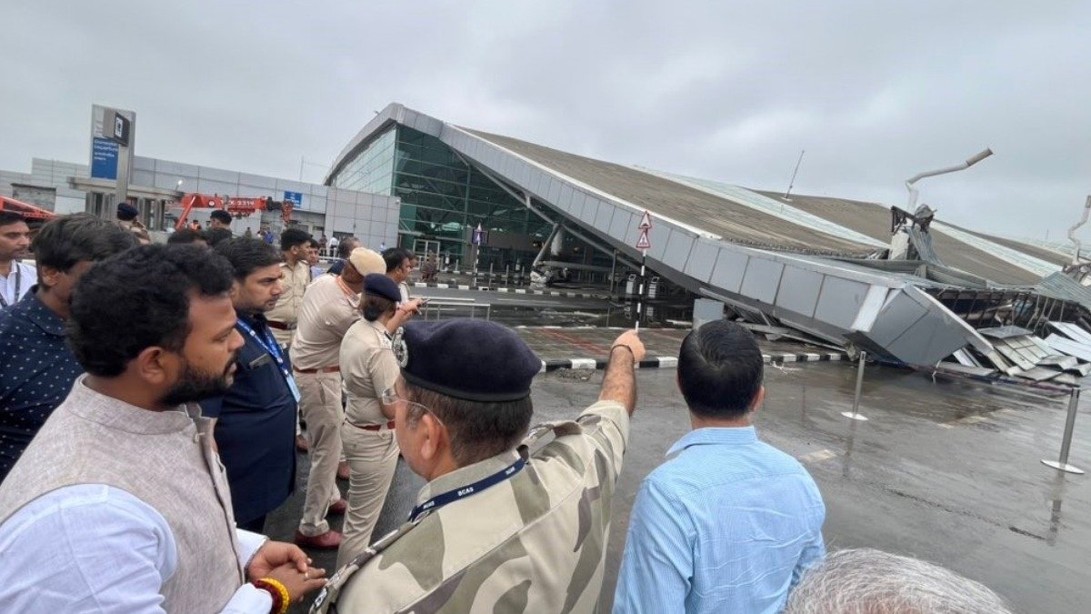 Delhi Heavy Rain: IGI एयरपोर्ट के टर्मिनल 1 की छत गिरी; एक की मौत, आठ घायल