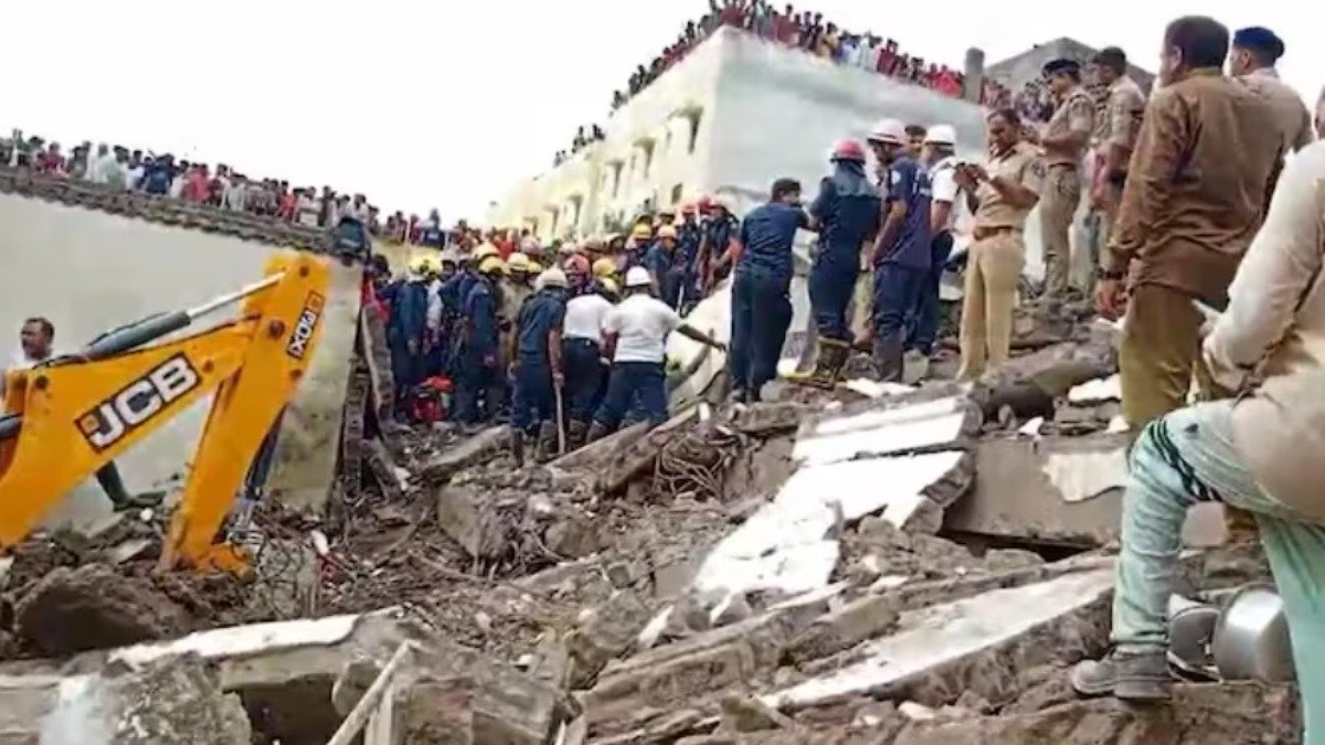 गुजरात के सूरत में 5 मंजिला इमारत गिरी, कई लोगों के फंसे होने की आशंका