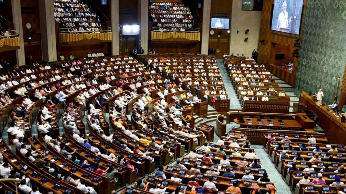 संसद का मानसून सत्र: विपक्षी सांसदों ने शुरू की नारेबाजी