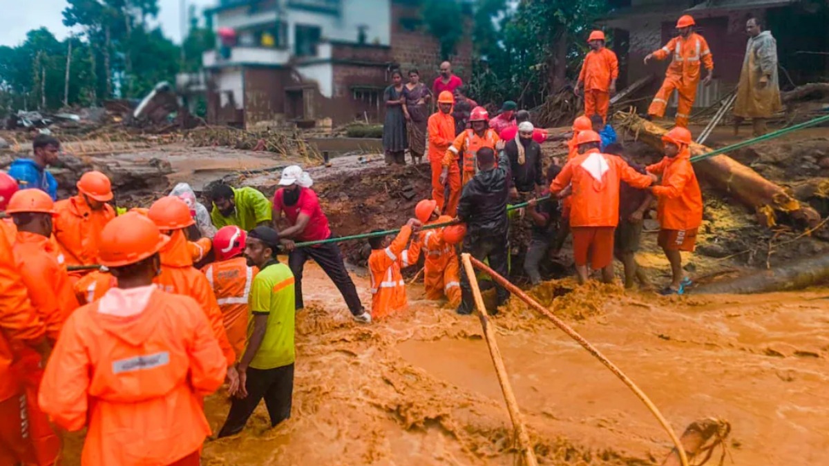 केरल के वायनाड में भूस्खलन से 43 की मौत, सैंकड़ों लोगों के फंसे होने की आशंका; सेना बुलाई गई