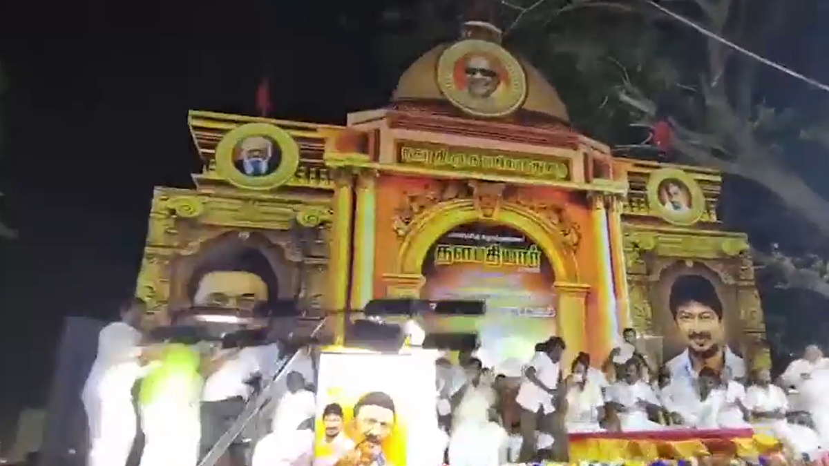 तमिलनाडु में डीएमके सांसद ए. राजा बाल-बाल बचे, भाषण के दौरान मंच पर गिरा लाइट पोल