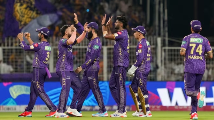 बारिश में डूबी KKR की उम्मीदें, प्लेऑफ की दौड़ से बाहर; टॉप पर पहुंची कोहली की RCB