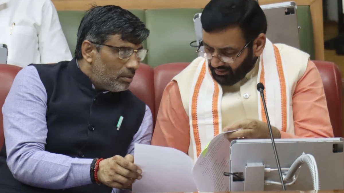 शिक्षा मंत्री महिपाल ढांडा ने गीता को पाठ्यक्रम में शामिल करने की सराहना की, कई लोगों ने किया विरोध