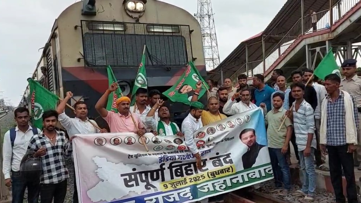 बिहार में ‘चक्का जाम’: राहुल गांधी और तेजस्वी यादव ने मतदाता सूची संशोधन के खिलाफ किया प्रदर्शन