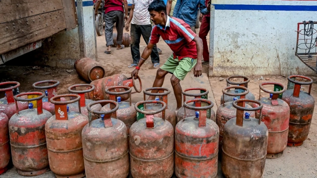 ईरान-इजरायल जंग की मार:  LPG कीमतें आसमान छू रही, होटल-ढाबे बंद होने की कगार पर