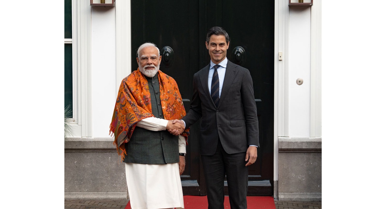 पीएम मोदी नीदरलैंड की यात्रा पर