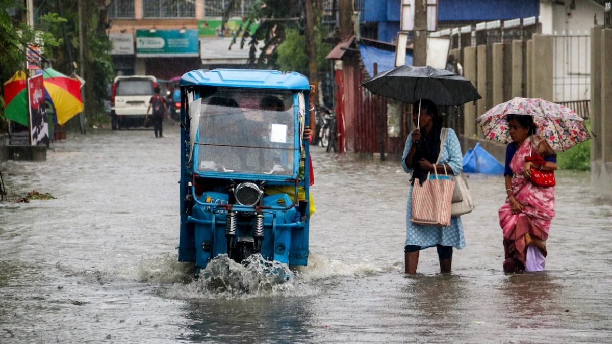 मानसून की पहली बारिश में डूबी मुंबई
